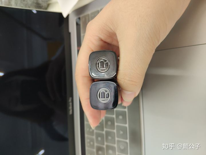 朋友送的口红不知道是真是假,为什么男生送口红都送纪梵希