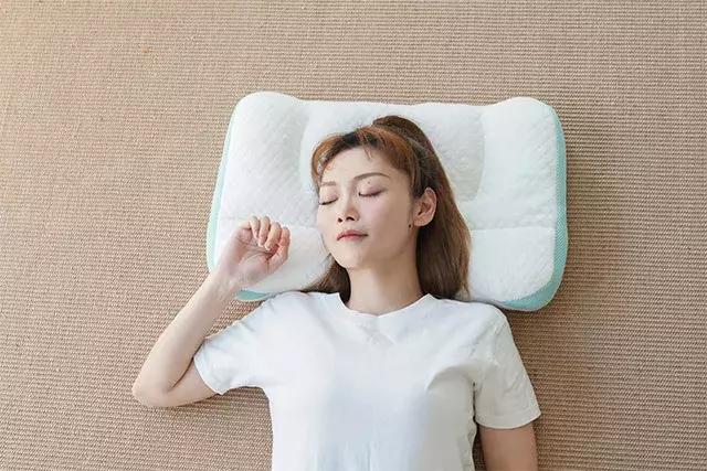 枕头怎么选才能睡好觉,枕头要睡哪一种比较合适