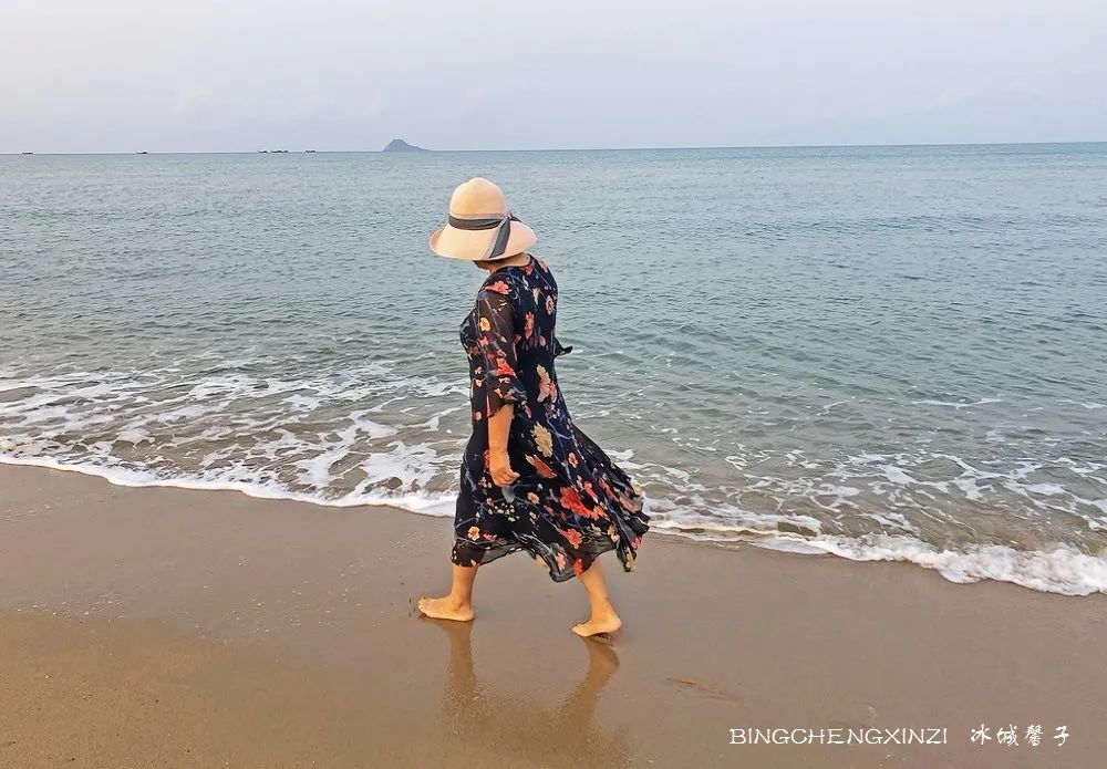 踏海听浪游泳的相关歌曲,听海的声音海浪拍打沙滩