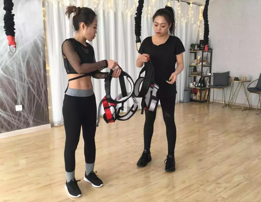 沈阳瑜伽私教,沈阳空中弹力瑜伽