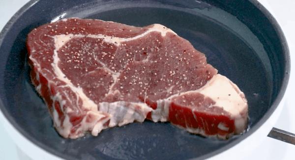 家庭煎牛排怎么煎又嫩又好吃,最简单的煎牛排的做法视频