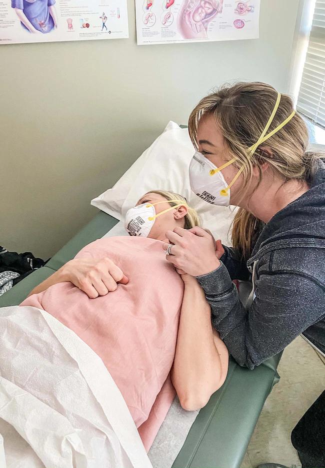 农村夫妇历经千辛万苦终于怀孕,美国夫妻生下7胞胎他们长大了