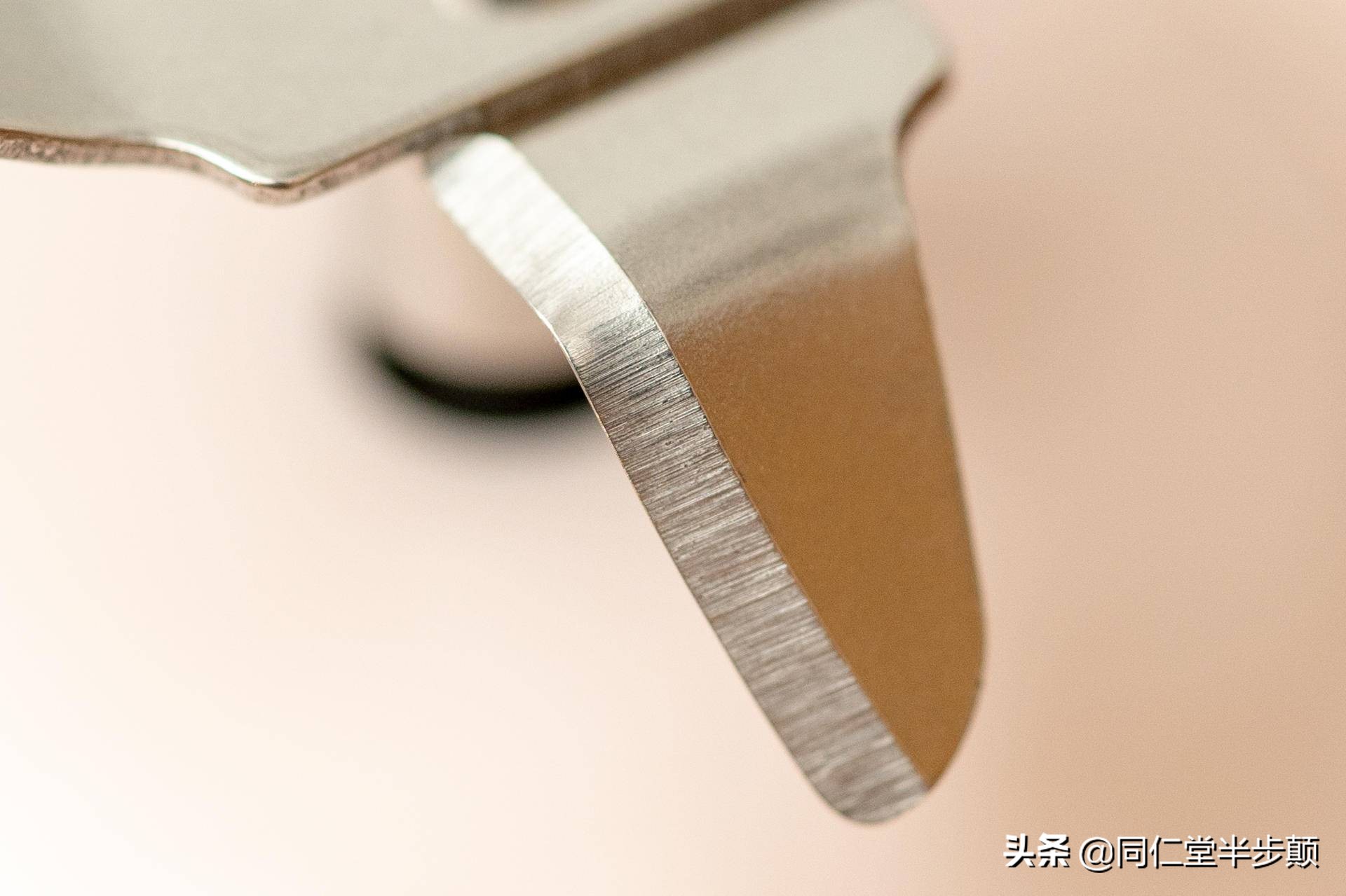 怎么用榨汁机榨果汁,如何用榨汁机榨出一杯好吃的果汁