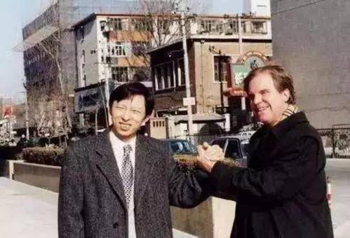 中国互联网第一人,1年亏光5000万,凭啥马云还要叫他大姐大