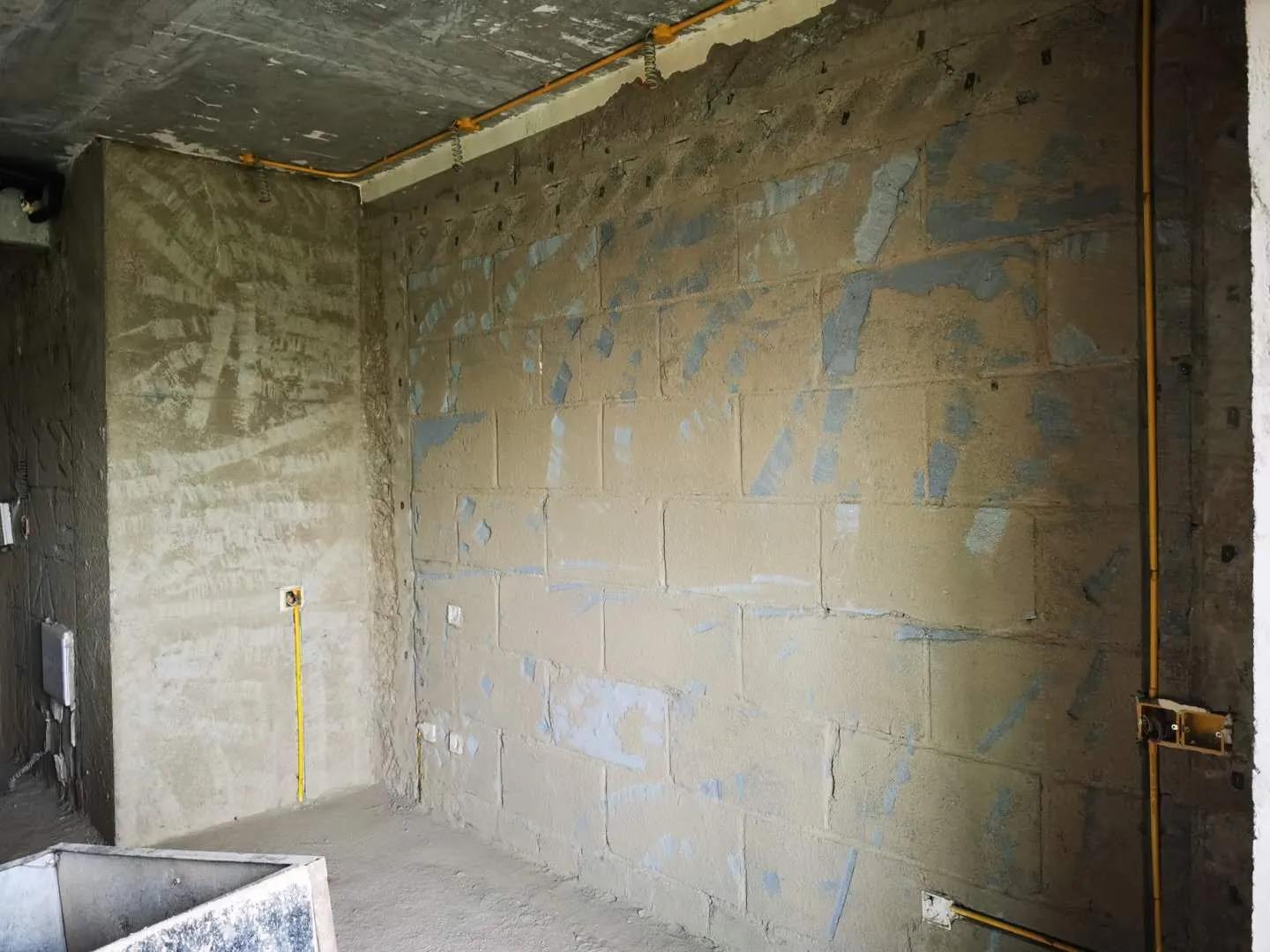 毛坯墙面起碱掉皮怎么处理,墙面轻度粉化怎么处理