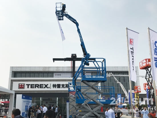 Genie®S-85XC高空作业平台交机仪式BICES成功举办