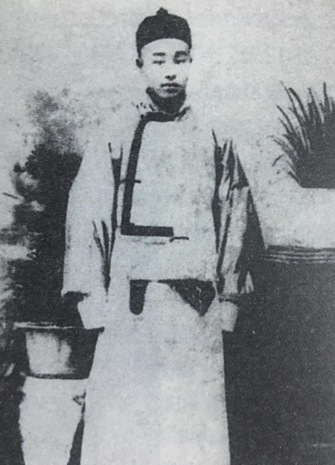 李叔同剃发成为弘一法师,弘一法师李叔同谈丰子恺