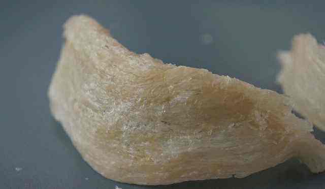 燕窝的边很硬是刷胶的吗,刷胶燕窝气味如何