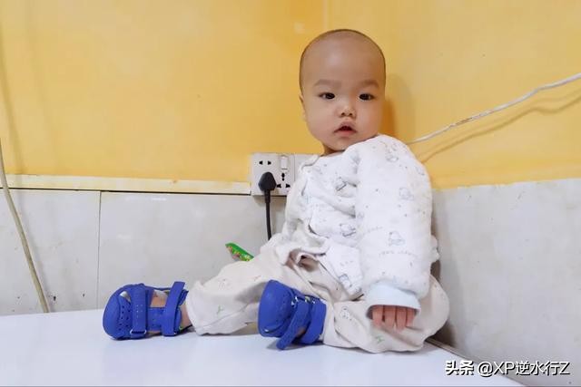 富士xa3微单怎么装取景器,富士微单三连拍