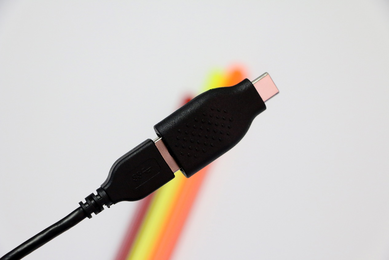 铝制外观可加密备份，东芝Premium移动硬盘照样玩大型3D游戏？