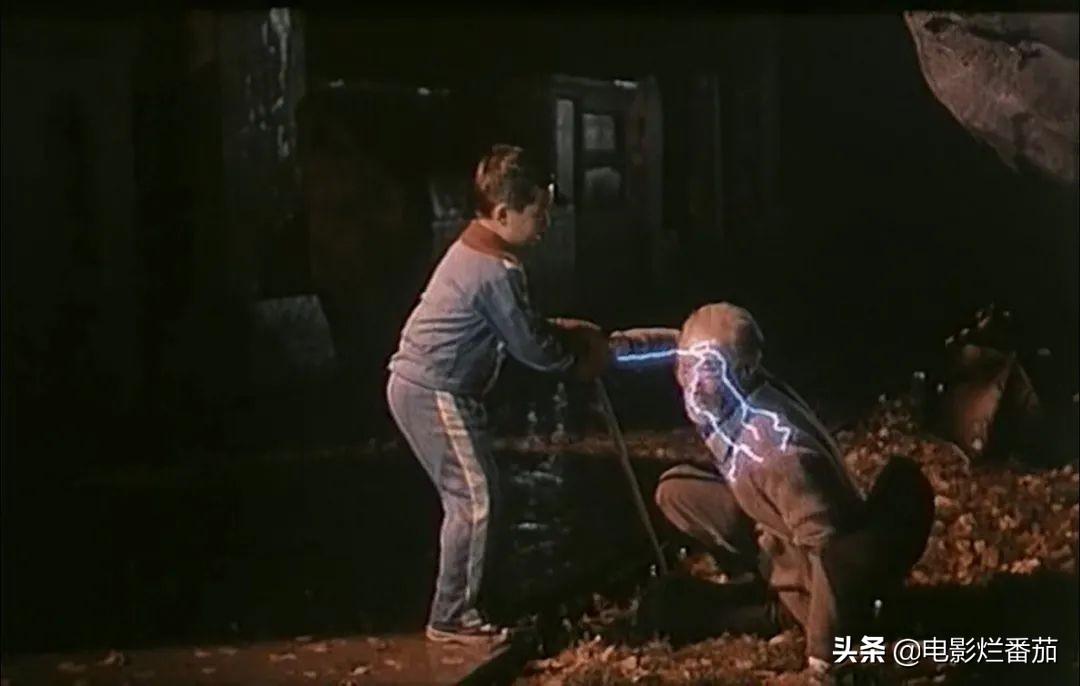 男孩出生就有记忆电影,男孩出生就带电电影