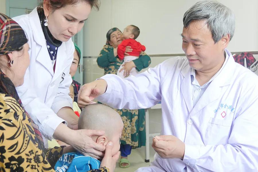 河南救治脑瘫的医生叫什么,河南中医救助脑瘫儿