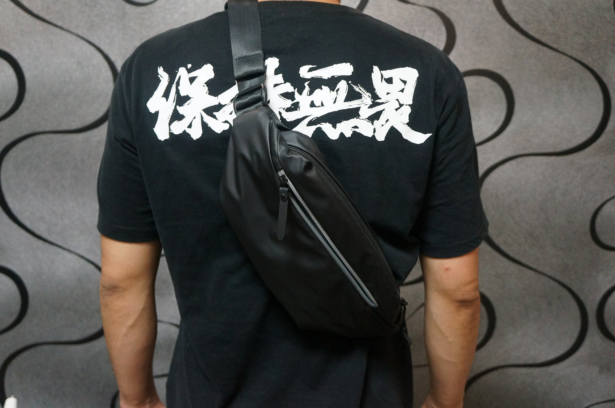 休闲轻便胸包,简单百搭休闲胸包