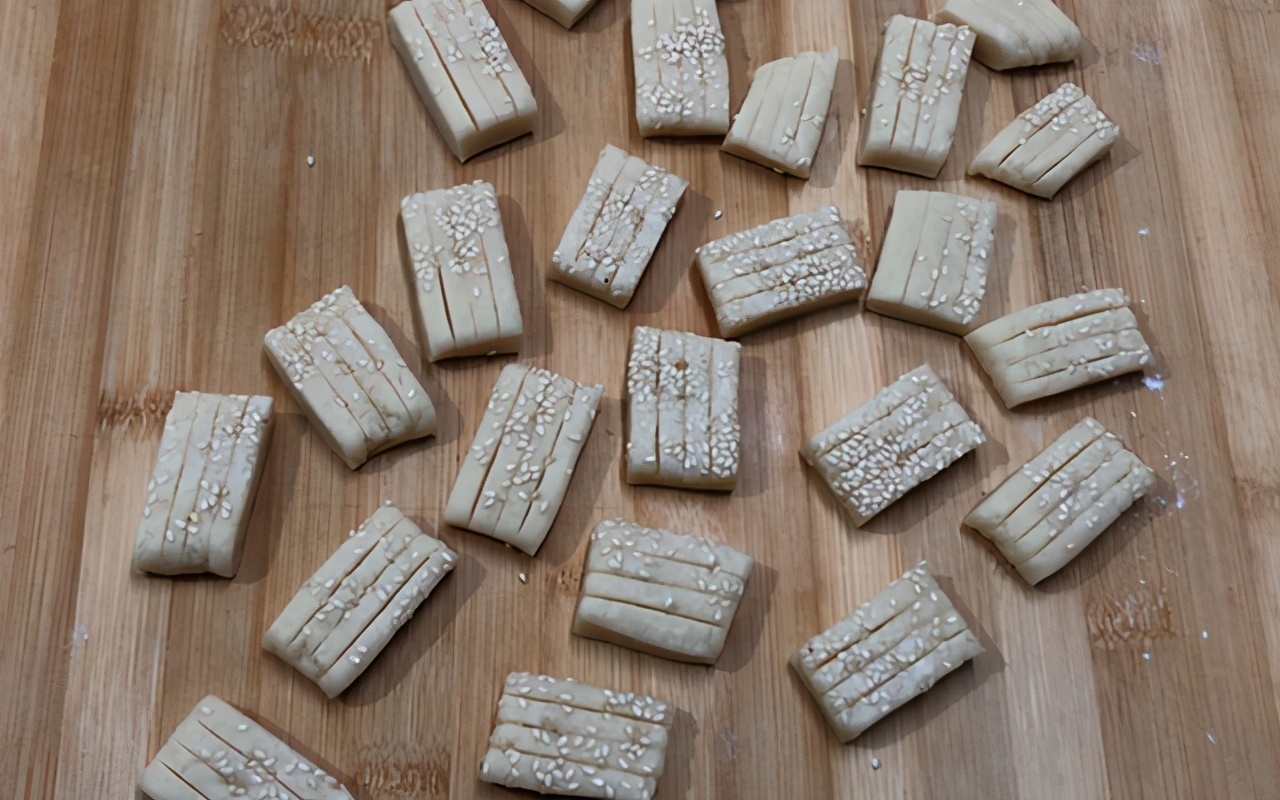 蜜三刀小吃制作视频,儿时味道甜品蜜三刀