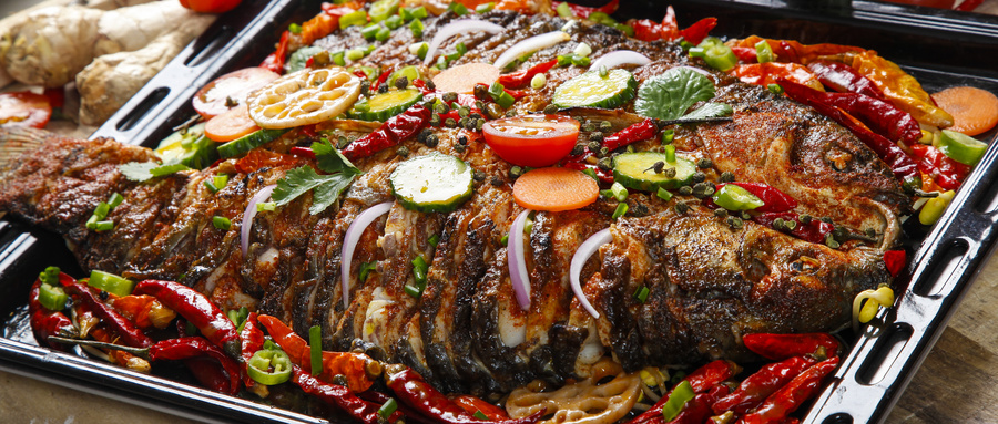 桂林经典阳朔啤酒鱼,桂林阳朔晚上去哪里吃啤酒鱼正宗