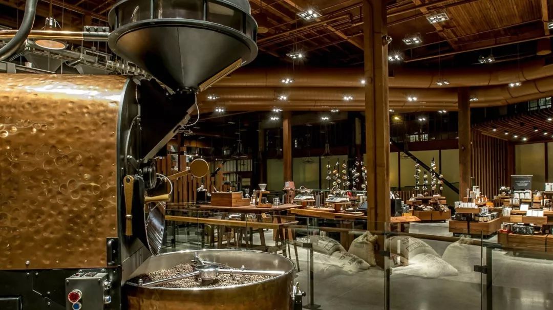 星巴克首席执行官哪里人,星巴克的设计是谁设计的