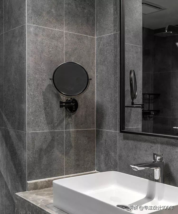 大面积落地窗，绿色肆意增长的家