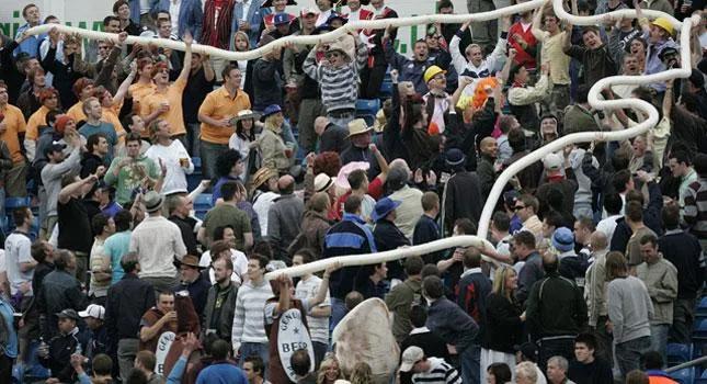 棒球比赛每个垒上都站人吗,棒球比赛几个人一队