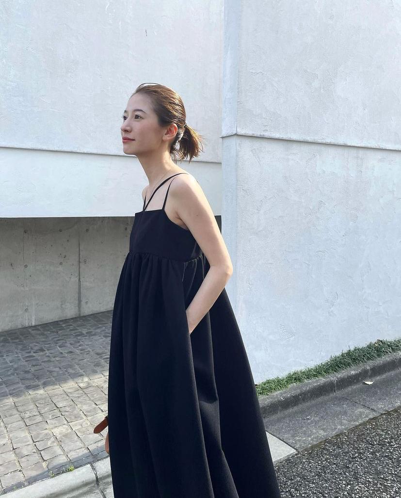 喜欢宽松衣服怎么办,怎么把宽松版的衣服穿有型