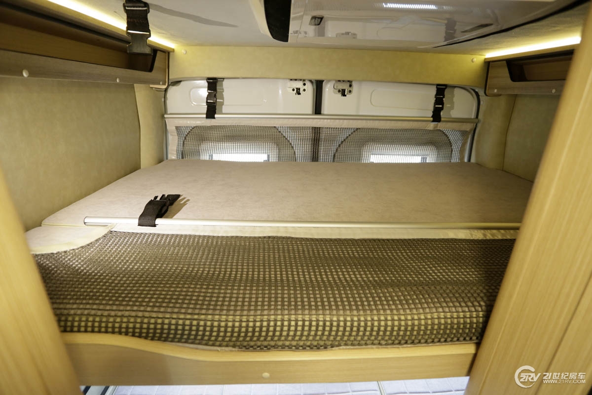 25万大通v90七座,大通v90自动挡5.95米长轴高顶房车