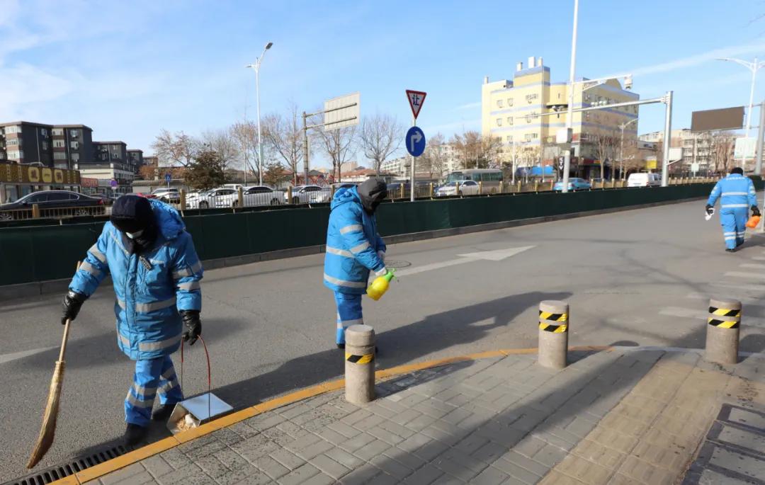 实拍!-10℃阵风7级,通州街头4000余名环卫工人在岗,消杀清扫防控疫情