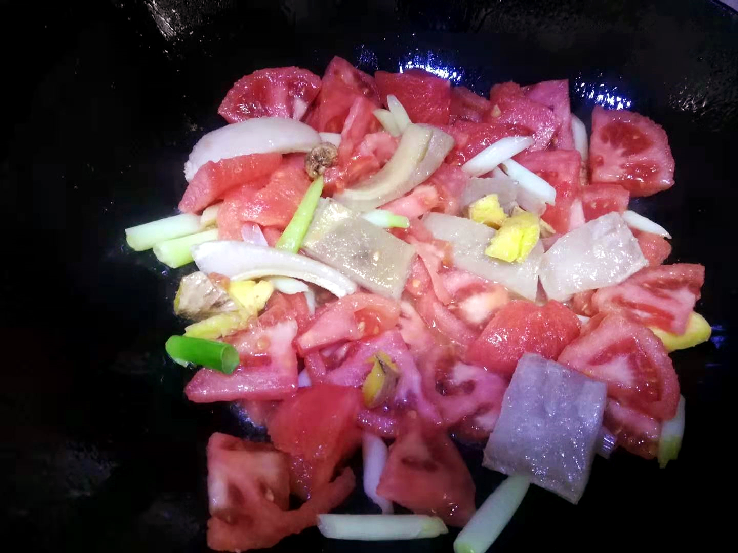 番茄筒骨汤这么做美味又营养,黄骨鱼山药番茄汤做法