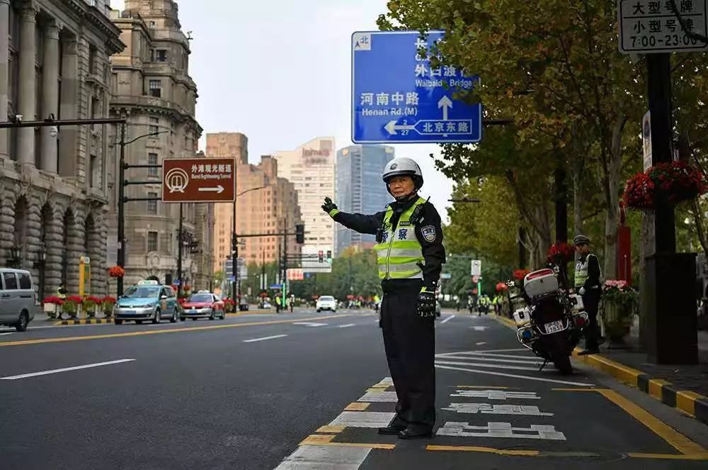 「身边的马天民」“外滩指路人”黄俊带你观赏进博会别样的“警”色