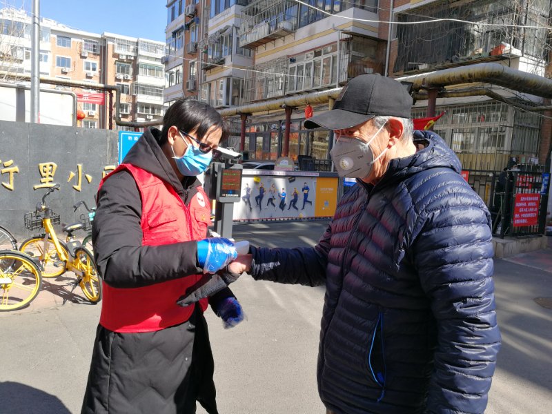 社区党员冲在前坚守抗疫一线,抗击疫情社区党员在行动