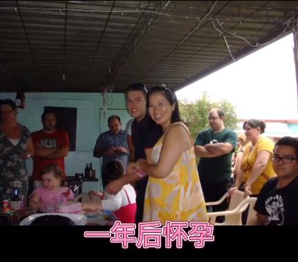 中国网红大妈嫁澳洲小伙被骂母子恋,发视频怒怼网暴,郭家铭吃瓜