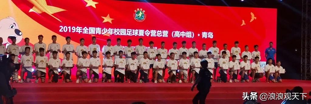 一脚踹开围栏进入学校,宝鸡中学跨栏