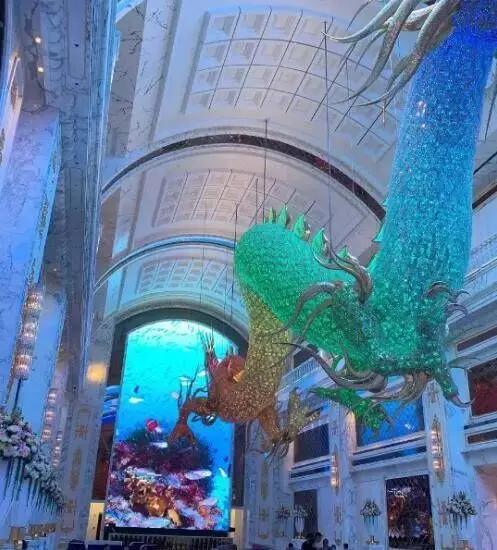 自称从不拜金，然而转身就找富豪当了阔太？