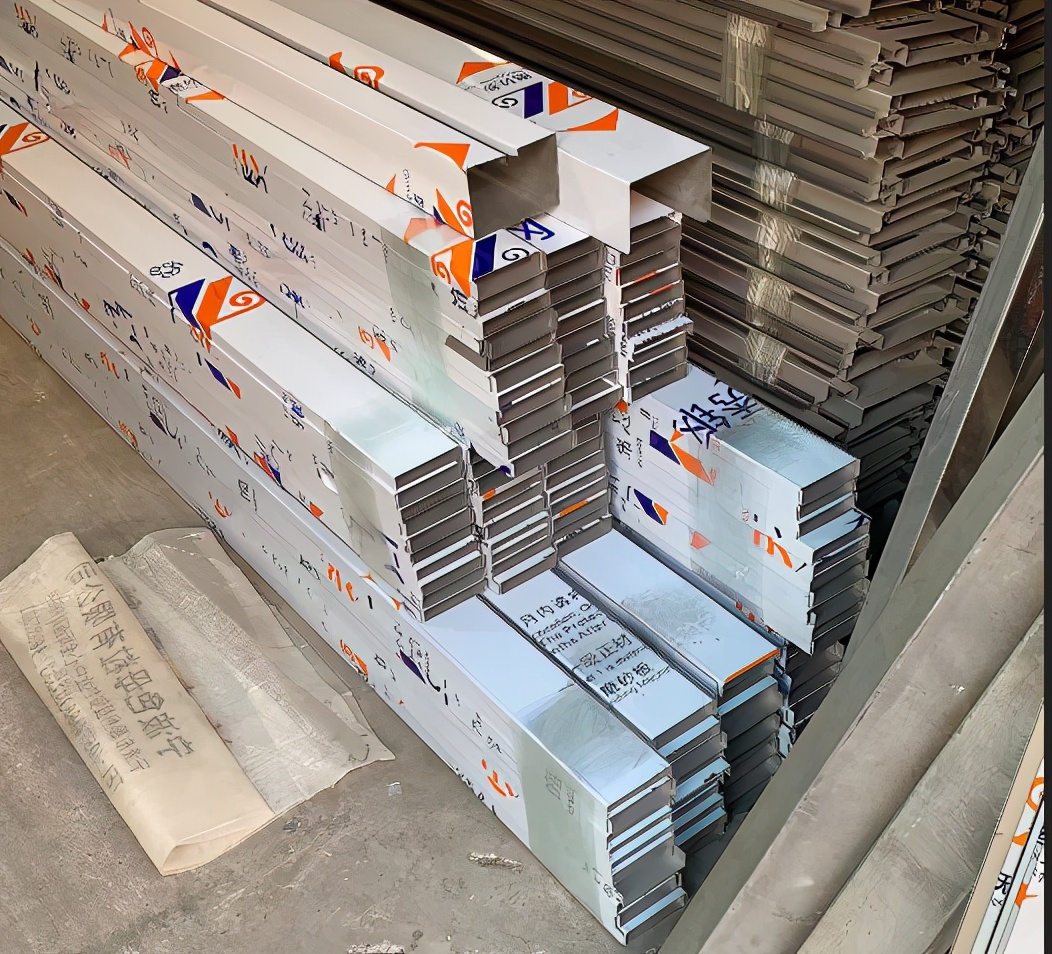 内嵌式不锈钢踢脚线施工,不锈钢踢脚线施工工艺