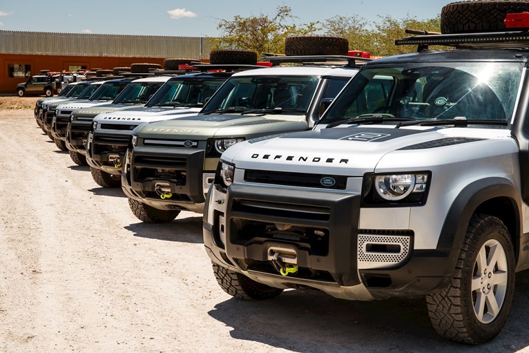 非洲三天“魔鬼”拉练，看海外编辑如何评价新一代路虎卫士