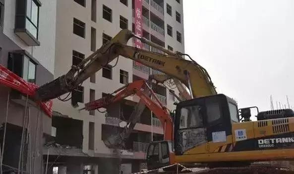 在年岁即将交替的时光里「这一年大岭山都发生了什么大事」