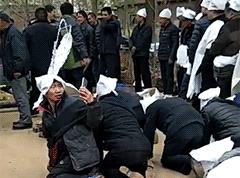 看了整整七分钟，他们最终还是上去了