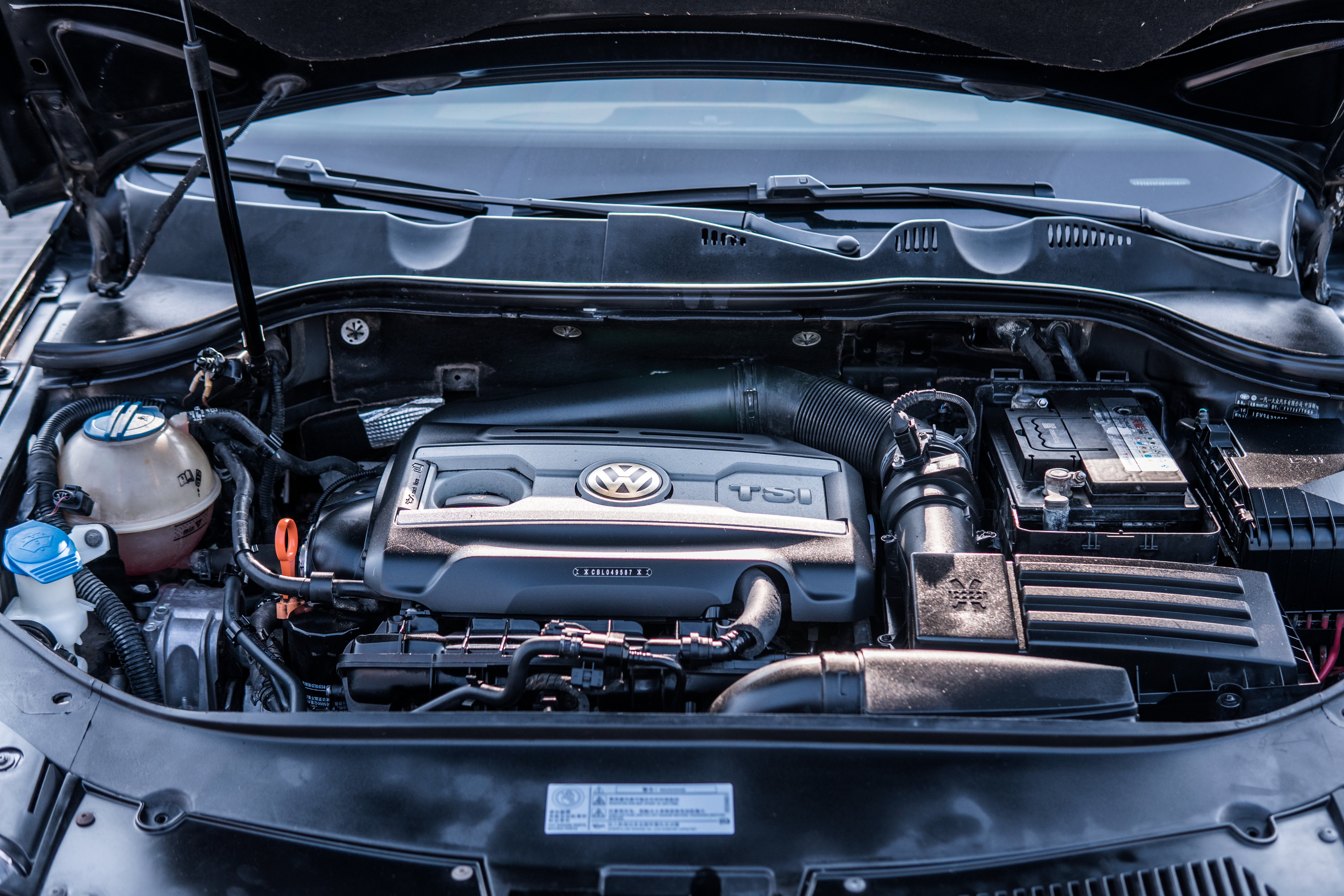 开着曾经的最美大众探寻废弃城堡，如今B6迈腾还值得购买吗？