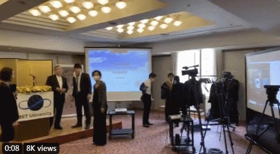 画面太搞笑！日本一大学举行云毕业典礼，结果搞成了“僵尸大会”