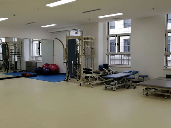 防疫就医两不误需医患相向,防疫工作两不误视频