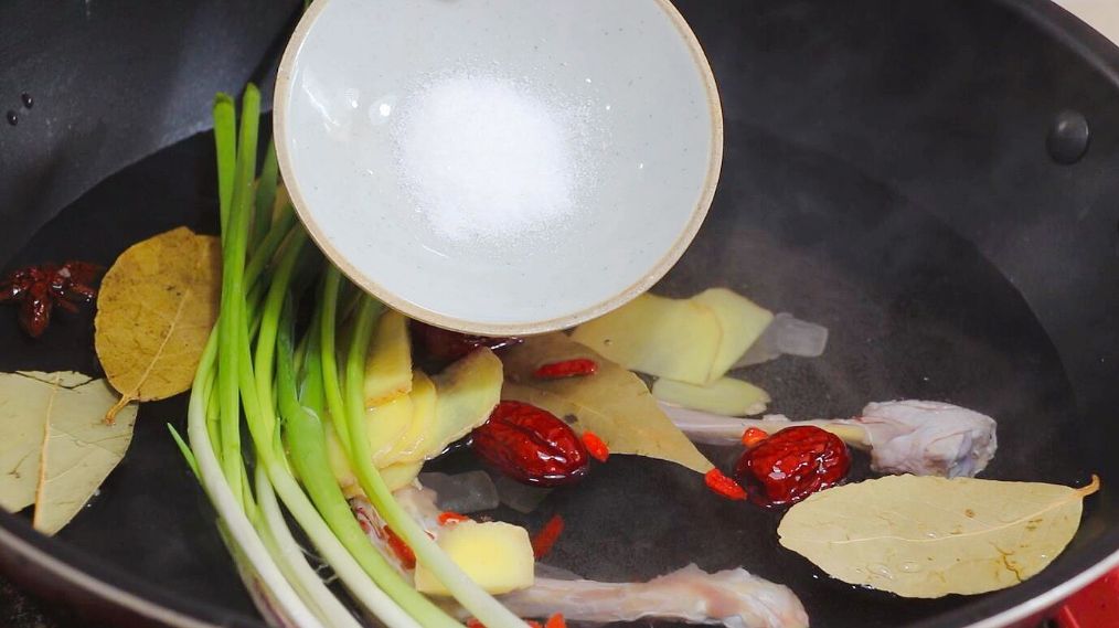 不用调料简单做鸡腿,不用油做的鸡腿怎么做最好吃