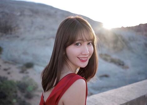 小嶋阳菜，日本宅男最爱的肉肉女孩