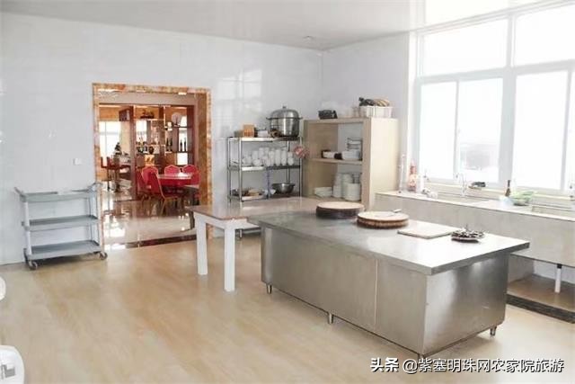 去赶海抓螃蟹海边淋雨捡贝壳,来海边抓螃蟹拾贝壳