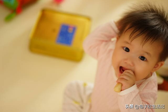 宝宝出牙期怎样缓解不适的情绪呢,出牙期的宝宝这么痛苦三招缓解