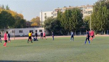 54中5:0击败大港一中，小组赛四战全胜进入淘汰赛