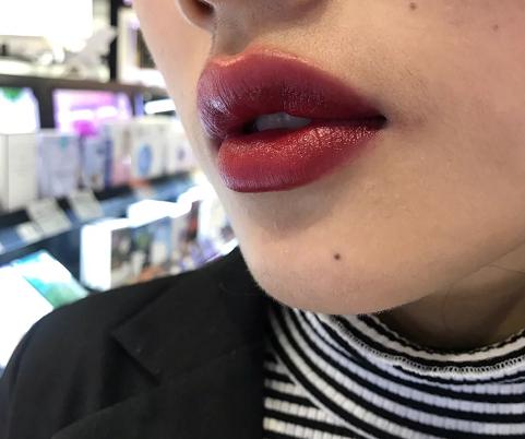 mac和雅诗兰黛粉底哪个好,mac和雅诗兰黛哪个更适合混油皮