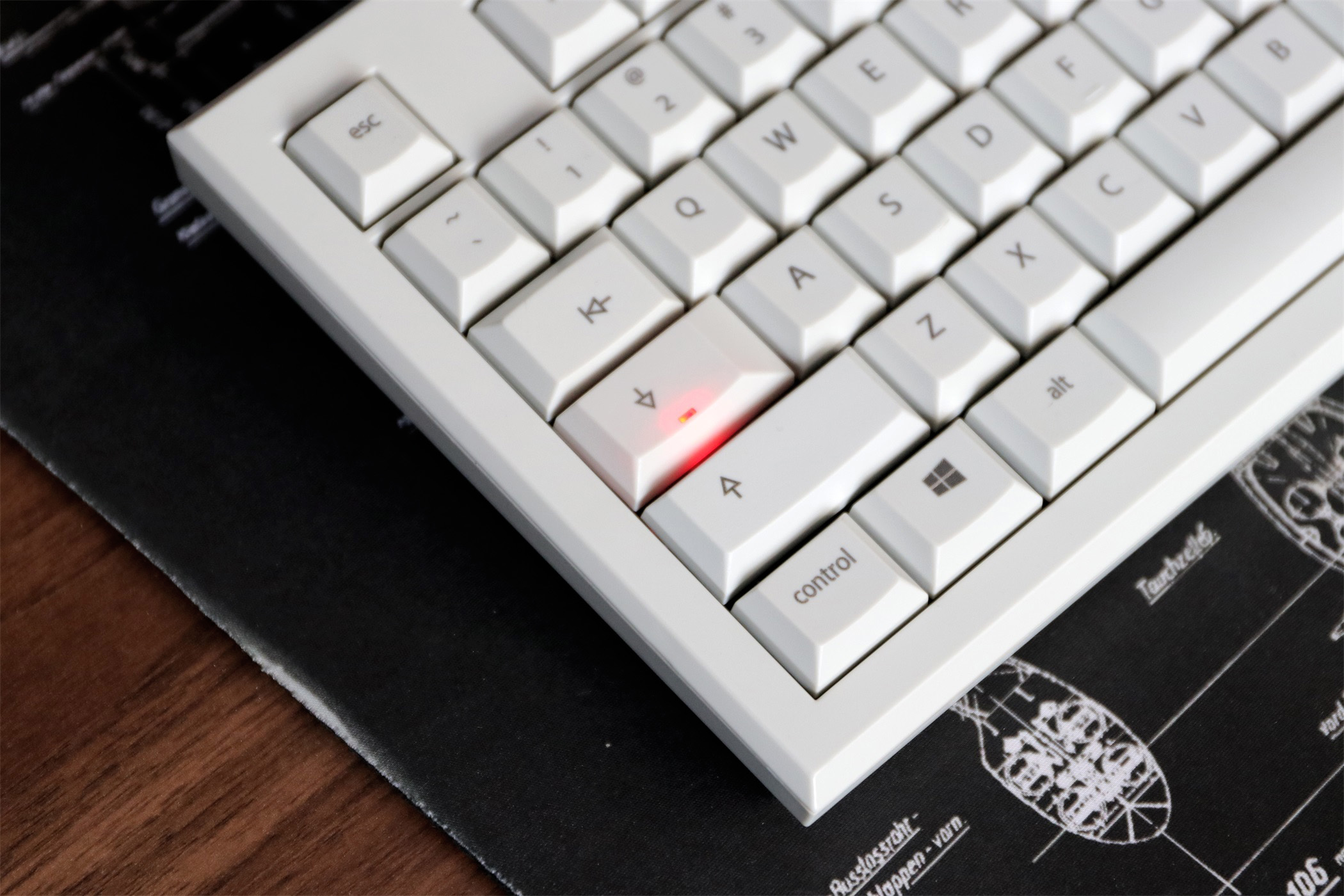 cherrymx2.0和ikbcc104哪个手感更好,cherrymx2.0s键盘怎么样