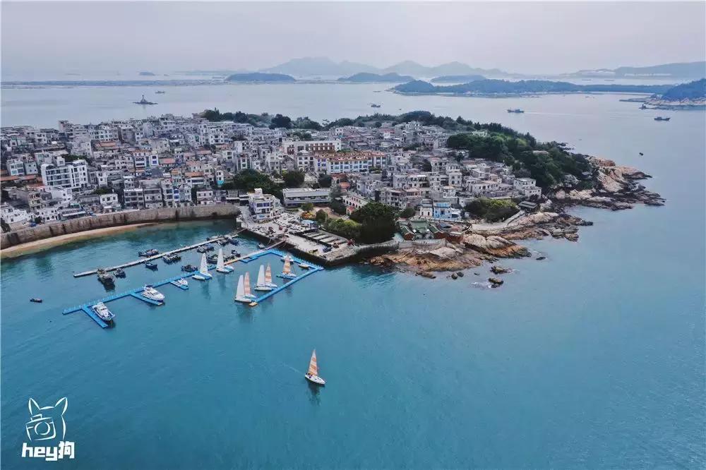 珠海玻璃天空之镜,珠海天空之镜跟日月贝近吗