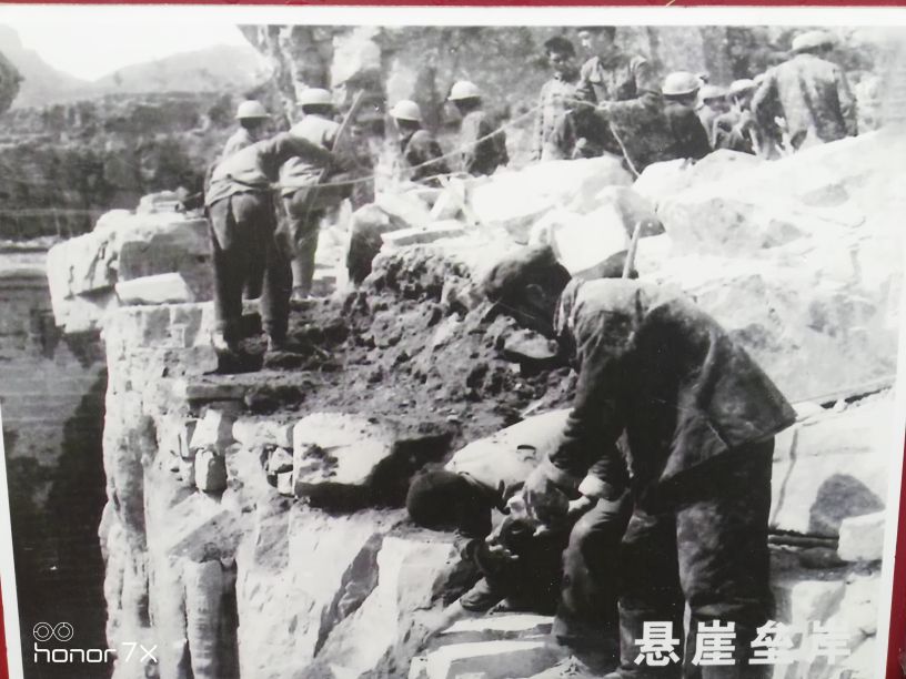 最著名的河南郭亮村挂壁公路,世界第九大奇迹郭亮村的挂壁公路