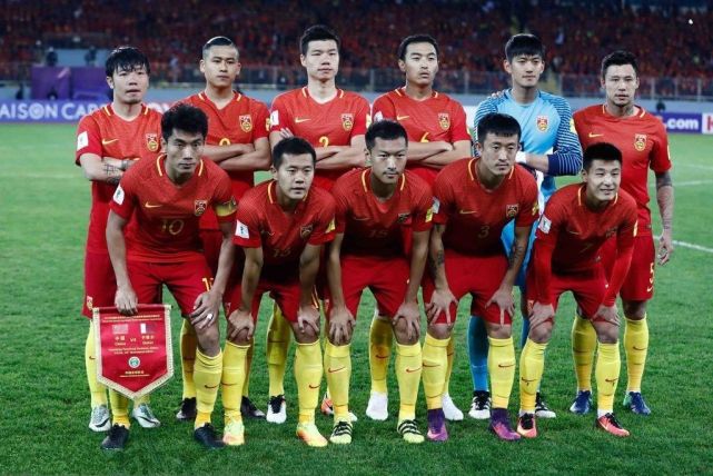 中国头号篮球名嘴为国足辩护，叶挺亲孙子：踢得那么臭凭啥不能骂