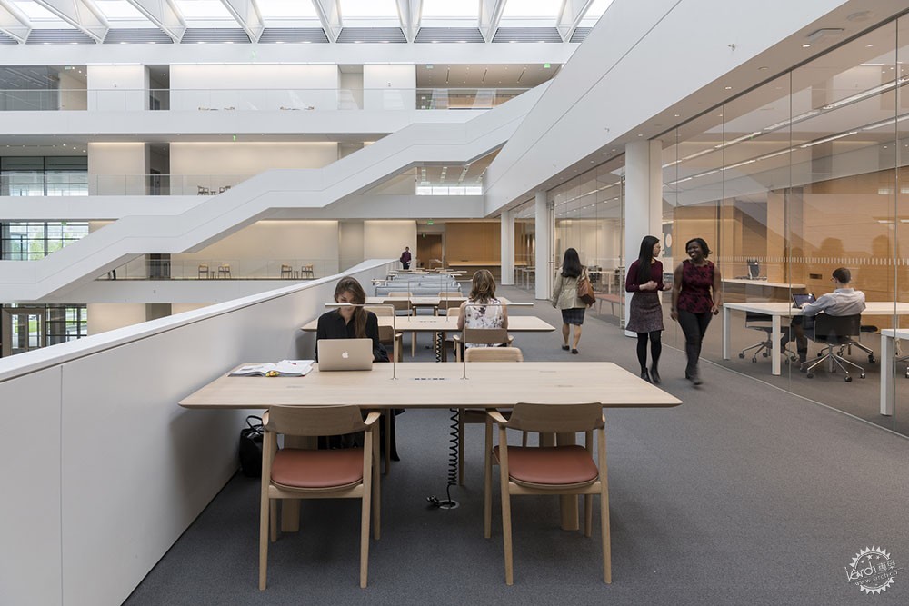 俄亥俄州新兴医疗园区的合作共享办公空间