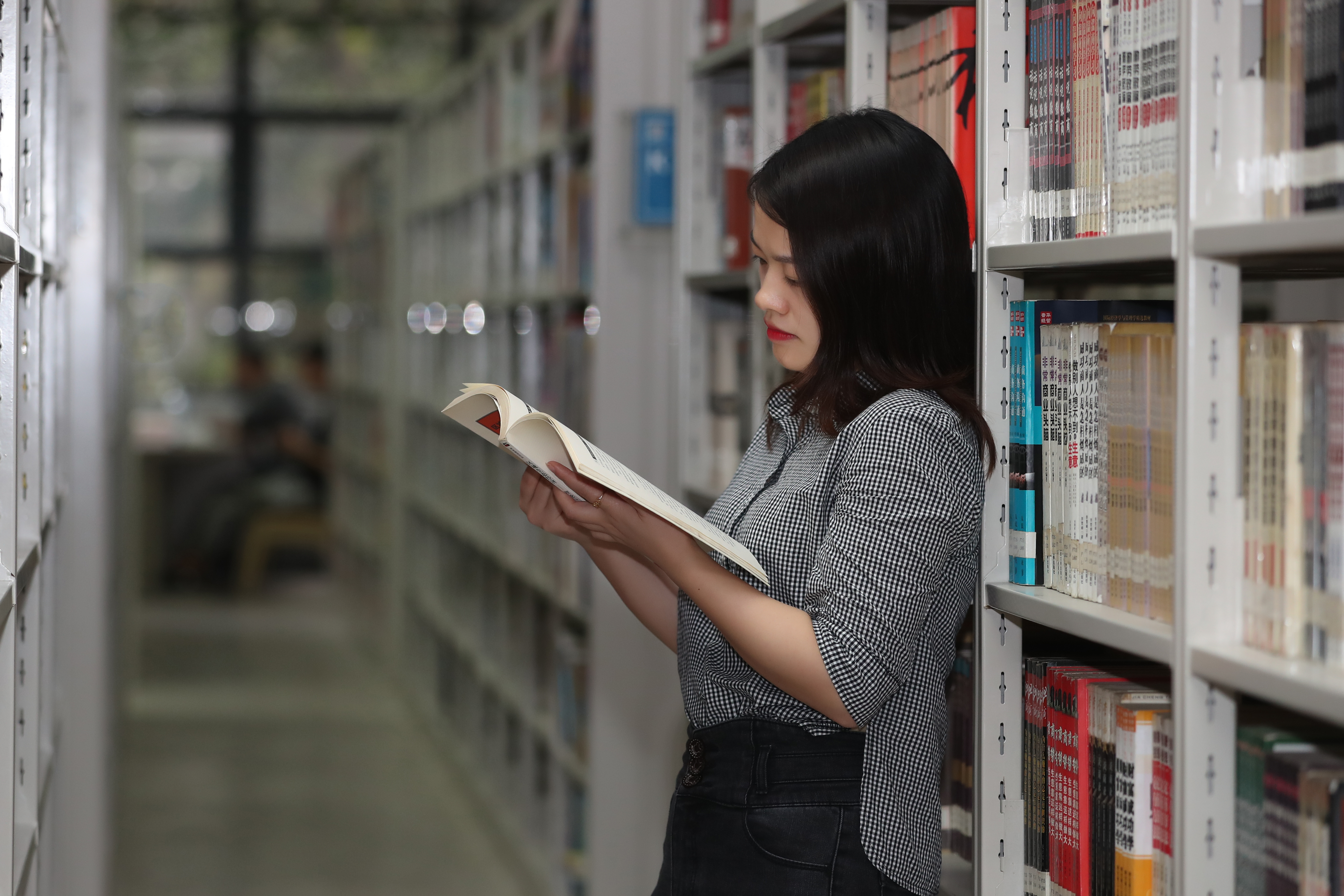 湖南农村贫寒女孩在富士康流水线完成蝶变,把一手烂牌打成王炸